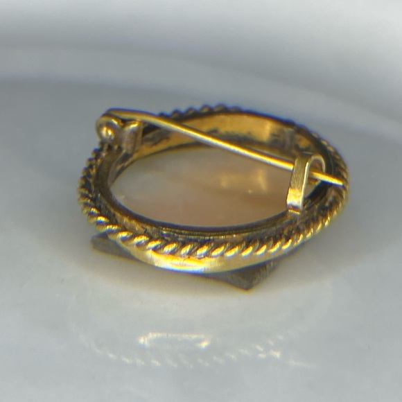 Vintage Antique Carved Shell Cameo Brooch Pin 10k GOLD Filled Jeweler tested - Picture 11 of 17